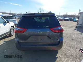 2020 Toyota Sienna XLE Auto Access Seat with VIN 5TDYZ3DC9LS049133, listed as a IAAI auction lot 41705488 with 62,216 mi miles. Bid and sale history available at carsss.com. Image 17.