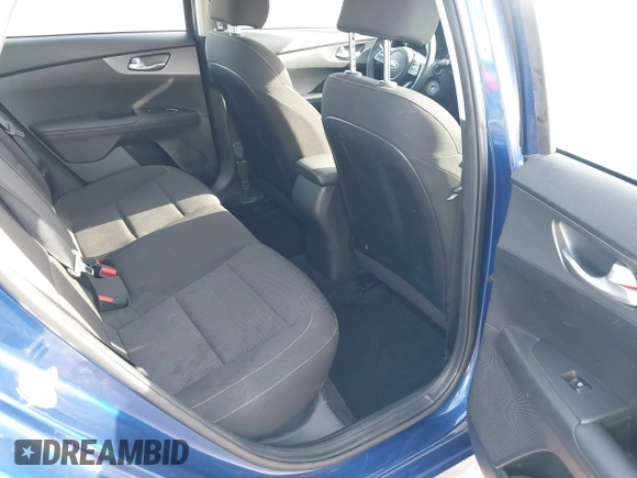 2020 Kia Forte LXS z VIN 3KPF24AD1LE244667, wystawiony jako IAAI lot #39083695 z przebiegiem 77 968 mil mil oraz . Historia ofert i sprzedaży dostępna na DreamBid. Obrazek 8.