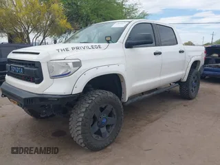 2016 Toyota Tundra SR5 z VIN 5TFDW5F15GX491017, wystawiony jako IAAI lot #42033427 z przebiegiem 97 290 mil mil oraz . Historia ofert i sprzedaży dostępna na DreamBid. Obrazek 17.