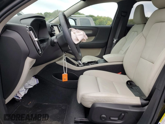 2024 Volvo XC40 с VIN YV4L12UF0R2313942, выставлен на аукционе Copart как лот 73662794 с пробегом Не указан миль и Списание • Salvage title. История ставок и продаж доступна на DreamBid. Изображение 7.
