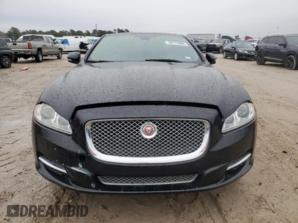 2014 Jaguar XJ Portfolio z VIN SAJWA2GZ2E8V64993, wystawiony jako Copart lot #88774965 z przebiegiem Nie podano mil oraz Szkoda całkowita • Salvage title. Historia ofert i sprzedaży dostępna na DreamBid. Obrazek 5.