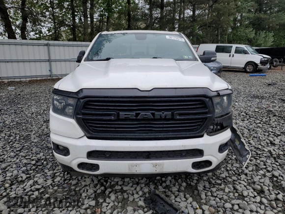 2021 Ram 1500 Big Horn z VIN 1C6SRFBT6MN573722, wystawiony jako Copart lot #56175575 z przebiegiem 141 115 mil mil oraz Szkoda całkowita • Salvage title. Historia ofert i sprzedaży dostępna na DreamBid. Obrazek 5.