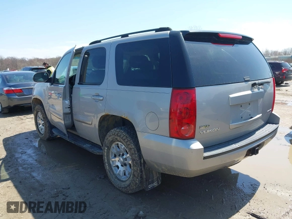 2007 GMC Yukon SLE z VIN 1GKFK13057J197990, wystawiony jako IAAI lot #41963224 z przebiegiem 187 060 mil mil oraz . Historia ofert i sprzedaży dostępna na DreamBid. Obrazek 3.