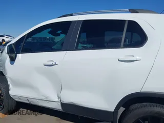 2022 Chevrolet Trax LT with VIN KL7CJLSM1NB512337, listed as a IAAI auction lot 41828625 with 40,877 mi miles. Bid and sale history available at carsss.com. Image 15.