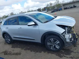 2021 Kia Niro LX with VIN KNDCB3LC2M5472028, listed as a IAAI auction lot 40884859 with 19,985 mi miles. Bid and sale history available at carsss.com. Image 14.