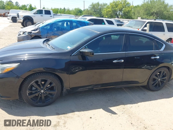 2017 Nissan Altima SR z VIN 1N4AL3AP7HC285742, wystawiony jako IAAI lot #41984935 z przebiegiem 92 855 mil mil oraz . Historia ofert i sprzedaży dostępna na DreamBid. Obrazek 14.
