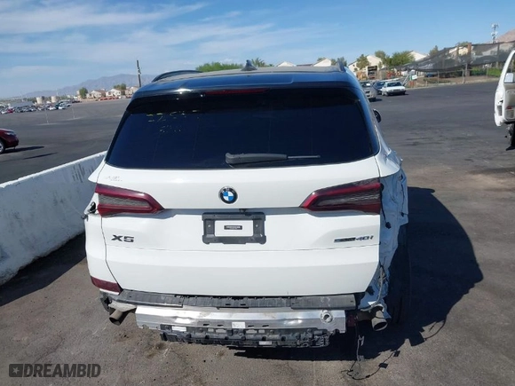 2020 BMW X5 sDrive40i with VIN 5UXCR4C03LLT19500, listed as a IAAI auction lot 40598669 with 61,604 mi miles. Bid and sale history available at carsss.com. Image 6.