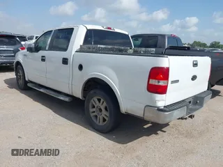 2006 Ford F-150 XLT z VIN 1FTPW12526KB72538, wystawiony jako IAAI lot #42544439 z przebiegiem 258 261 mil mil oraz . Historia ofert i sprzedaży dostępna na DreamBid. Obrazek 3.