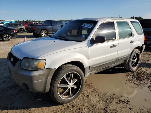 2007 Ford Escape XLS with VIN 1FMYU02Z07KB37338, listed as a Copart auction lot 83902704 with 326,105 mi miles and Salvage Title. Bid and sale history available at carsss.com. Image 1.