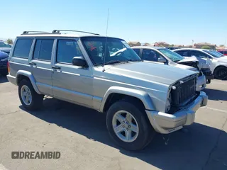 2000 Jeep Cherokee Classic with VIN 1J4FF58S5YL260331, listed as a IAAI auction lot 41584008 with 224,100 mi miles. Bid and sale history available at carsss.com. Image 1.