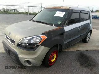 2013 Kia Soul + with VIN KNDJT2A67D7577423, listed as a IAAI auction lot 37425764 with 102,511 mi miles. Bid and sale history available at carsss.com. Image 2.