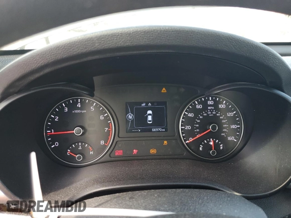 2017 Kia Optima LX z VIN 5XXGT4L37HG142309, wystawiony jako Copart lot #61533985 z przebiegiem 66 970 mil mil oraz Nie do naprawy • Non repairable. Historia ofert i sprzedaży dostępna na DreamBid. Obrazek 9.
