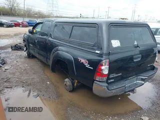 2010 Toyota Tacoma z VIN 5TEUU4EN7AZ747162, wystawiony jako IAAI lot #41899480 z przebiegiem Nie podano mil oraz . Historia ofert i sprzedaży dostępna na DreamBid. Obrazek 3.