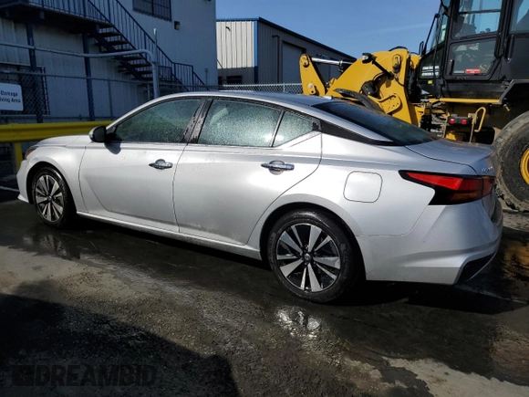 2022 Nissan Altima SV z VIN 1N4BL4DV8NN335701, wystawiony jako Copart lot #53495725 z przebiegiem 63 648 mil mil oraz Czysty tytuł • Clean title. Historia ofert i sprzedaży dostępna na DreamBid. Obrazek 2.