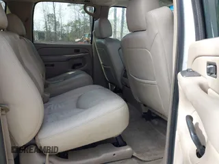 2004 Chevrolet Suburban Z71 with VIN 3GNFK16Z54G314817, listed as a IAAI auction lot 41613299 with 360,310 mi miles. Bid and sale history available at carsss.com. Image 8.