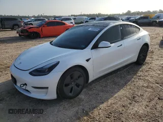 2021 Tesla Model 3 Long Range z VIN 5YJ3E1EB7MF044096, wystawiony jako Copart lot #56300355 z przebiegiem 87 677 mil mil oraz Szkoda całkowita • Salvage title. Historia ofert i sprzedaży dostępna na DreamBid. Obrazek 1.