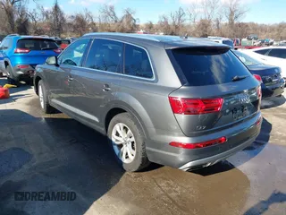 2019 Audi Q7 Premium Plus z VIN WA1LAAF75KD009898, wystawiony jako IAAI lot #41440668 z przebiegiem 56 525 mil mil oraz . Historia ofert i sprzedaży dostępna na DreamBid. Obrazek 3.