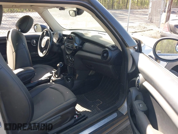 2015 MINI Hardtop с VIN WMWXM5C51F3A57788, выставлен на аукционе IAAI как лот 42103399 с пробегом 150 000 миль миль и . История ставок и продаж доступна на DreamBid. Изображение 5.