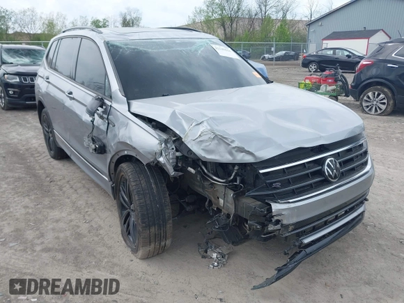 2022 Volkswagen Tiguan SE R-Line Black с VIN 3VVCB7AX1NM065960, выставлен на аукционе IAAI как лот 42149626 с пробегом 71 698 миль миль и . История ставок и продаж доступна на DreamBid. Изображение 1.