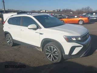 2023 Volkswagen Taos SE z VIN 3VVNX7B29PM345710, wystawiony jako IAAI lot #41805268 z przebiegiem 27 783 mil mil oraz . Historia ofert i sprzedaży dostępna na DreamBid. Obrazek 1.