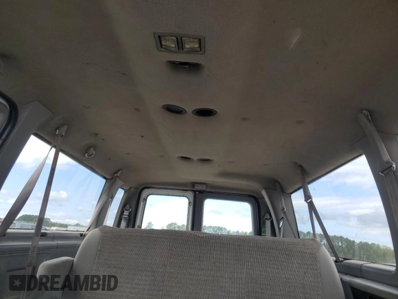 1998 Ford Econoline Wagon XL z VIN 1FBSS31L0WHC02316, wystawiony jako Copart lot #76501784 z przebiegiem 235 832 mil mil oraz Szkoda całkowita • Salvage title. Historia ofert i sprzedaży dostępna na DreamBid. Obrazek 10.