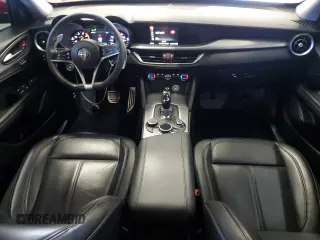 2018 Alfa Romeo Stelvio Sport z VIN ZASFAKPNXJ7B93360, wystawiony jako Copart lot #49785475 z przebiegiem 106 167 mil mil oraz Tytuł czysty. Historia ofert i sprzedaży dostępna na DreamBid. Obrazek 8.