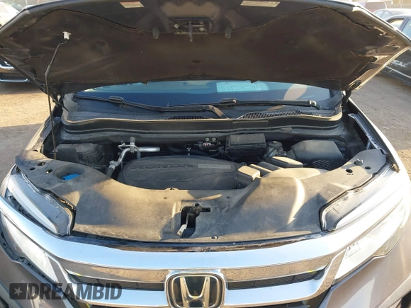 2019 Honda Pilot Touring 7-Passenger with VIN 5FNYF6H69KB050235, listed as a IAAI auction lot 41782057 with 85,907 mi miles. Bid and sale history available at carsss.com. Image 10.
