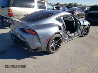 2022 Toyota Supra 3.0 z VIN WZ1DB0C05NW047232, wystawiony jako Copart lot #40346433 z przebiegiem 15 022 mil mil oraz . Historia ofert i sprzedaży dostępna na DreamBid. Obrazek 3.