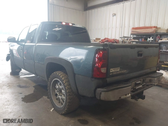 2006 Chevrolet Silverado 1500 LT2 with VIN 1GCEK19B36Z106215, listed as a IAAI auction lot 40699968 with 183,870 mi miles. Bid and sale history available at carsss.com. Image 3.