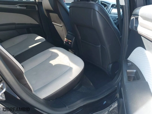 2019 Ford Fusion SE with VIN 3FA6P0HD1KR283059, listed as a IAAI auction lot 41566237 with 98,864 mi miles. Bid and sale history available at carsss.com. Image 8.