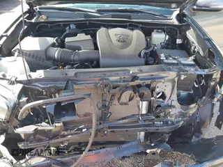 2022 Toyota Tacoma SR5 z VIN 3TMDZ5BN7NM140340, wystawiony jako IAAI lot #42060227 z przebiegiem 25 992 mil mil oraz . Historia ofert i sprzedaży dostępna na DreamBid. Obrazek 10.