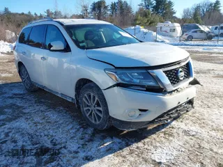 2014 Nissan Pathfinder SL with VIN 5N1AR2MM3EC687138, listed as a IAAI auction lot 41386564 with 124,544 mi miles. Bid and sale history available at carsss.com. Image 1.