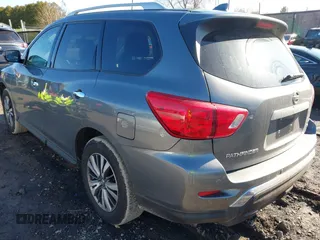 2019 Nissan Pathfinder S z VIN 5N1DR2MM7KC627310, wystawiony jako IAAI lot #42064061 z przebiegiem 110 353 mil mil oraz . Historia ofert i sprzedaży dostępna na DreamBid. Obrazek 3.