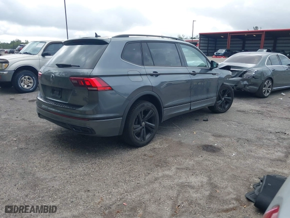 2023 Volkswagen Tiguan SE R-Line Black with VIN 3VVCB7AX1PM099075, listed as a IAAI auction lot 41600520 with 33,316 mi miles. Bid and sale history available at carsss.com. Image 4.