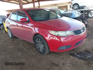 2013 Kia Forte EX with VIN KNAFU4A25D5682823, listed as a IAAI auction lot 41985904 with 173,856 mi miles. Bid and sale history available at carsss.com. Image 1.