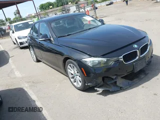 2017 BMW 3 Series 320i z VIN WBA8E1G3XHNU18829, wystawiony jako IAAI lot #42272631 z przebiegiem 124 501 mil mil oraz . Historia ofert i sprzedaży dostępna na DreamBid. Obrazek 1.