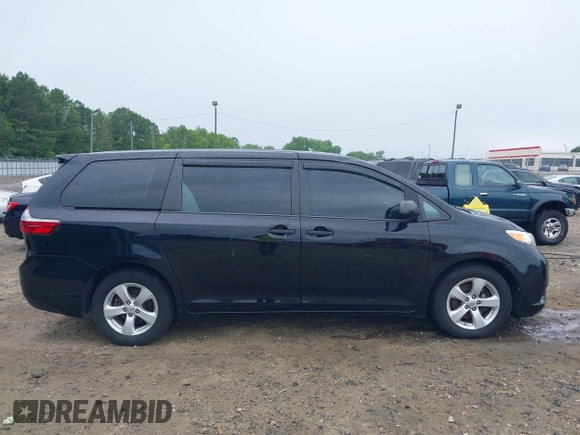 2015 Toyota Sienna L z VIN 5TDZK3DCXFS662049, wystawiony jako IAAI lot #42397319 z przebiegiem 202 960 mil mil oraz . Historia ofert i sprzedaży dostępna na DreamBid. Obrazek 13.