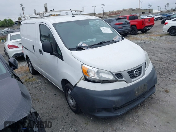 2015 Nissan NV200 SV with VIN 3N6CM0KNXFK710080, listed as a IAAI auction lot 41831172 with 144,397 mi miles. Bid and sale history available at carsss.com. Image 1.