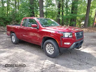 2024 Nissan Frontier SV z VIN 1N6ED1CM8RN608733, wystawiony jako IAAI lot #42458774 z przebiegiem 8 871 mil mil oraz . Historia ofert i sprzedaży dostępna na DreamBid. Obrazek 1.
