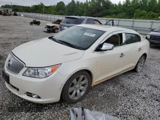 2010 Buick LaCrosse z VIN 1G4GD5GG6AF133990, wystawiony jako Copart lot #56190925 z przebiegiem 211 851 mil mil oraz Szkoda całkowita • Salvage title. Historia ofert i sprzedaży dostępna na DreamBid. Obrazek 1.