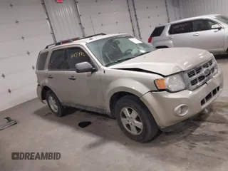 2012 Ford Escape XLT z VIN 1FMCU9D78CKC27955, wystawiony jako IAAI lot #41433972 z przebiegiem 123 905 mil mil oraz . Historia ofert i sprzedaży dostępna na DreamBid. Obrazek 1.