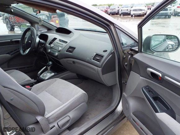 2007 Honda Civic Sdn EX with VIN 1HGFA16807L121843, listed as a IAAI auction lot 41968340 with 101,206 mi miles. Bid and sale history available at carsss.com. Image 5.