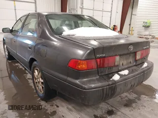 2001 Toyota Camry LE z VIN JT2BF28K110307972, wystawiony jako IAAI lot #41652522 z przebiegiem 201 631 mil mil oraz . Historia ofert i sprzedaży dostępna na DreamBid. Obrazek 3.