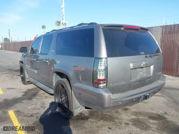 2009 Chevrolet Suburban LT w/2LT with VIN 1GNFC26069R190780, listed as a IAAI auction lot 41966765 with 206,413 mi miles. Bid and sale history available at carsss.com. Image 3.