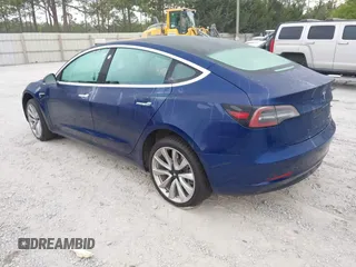 2018 Tesla Model 3 Long Range Battery z VIN 5YJ3E1EBXJF088444, wystawiony jako IAAI lot #42072860 z przebiegiem 46 063 mil mil oraz . Historia ofert i sprzedaży dostępna na DreamBid. Obrazek 3.