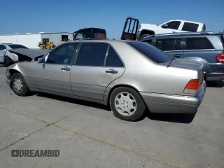 1995 Mercedes-Benz S 320 z VIN WDBGA33E5SA282877, wystawiony jako Copart lot #56253725 z przebiegiem Nie podano mil oraz Szkody całkowita. Historia ofert i sprzedaży dostępna na DreamBid. Obrazek 2.