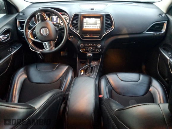 2019 Jeep Cherokee Latitude Plus z VIN 1C4PJLLBXKD482756, wystawiony jako Copart lot #61770445 z przebiegiem 79 048 mil mil oraz Szkoda całkowita • Salvage title. Historia ofert i sprzedaży dostępna na DreamBid. Obrazek 8.