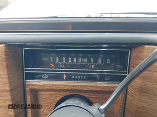 1985 Cadillac Fleetwood z VIN 1G6DW6989F9741010, wystawiony jako IAAI lot #41872467 z przebiegiem 75 417 mil mil oraz . Historia ofert i sprzedaży dostępna na DreamBid. Obrazek 7.
