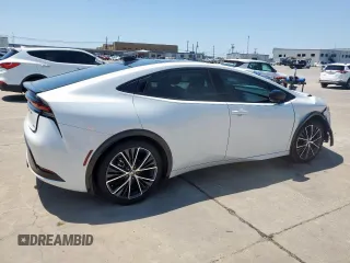 2024 Toyota Prius LE z VIN JTDACAAUXR3022411, wystawiony jako Copart lot #58263865 z przebiegiem 12 783 mil mil oraz Szkoda całkowita • Salvage title. Historia ofert i sprzedaży dostępna na DreamBid. Obrazek 3.