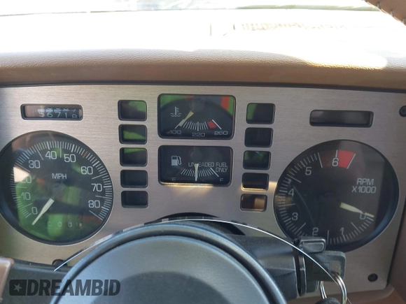 1986 Pontiac Fiero z VIN 1G2PF3790GP231392, wystawiony jako IAAI lot #41870267 z przebiegiem 156 718 mil mil oraz . Historia ofert i sprzedaży dostępna na DreamBid. Obrazek 7.